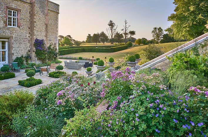 A Sussex manor house garden design by Juliet Sargeant.