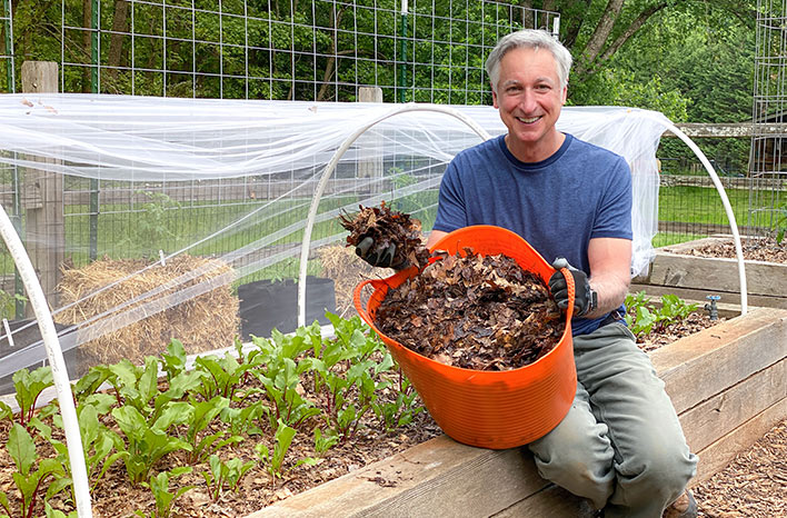 Joe Lamp'l using leaves as mulch