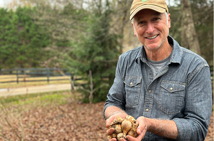 joe lamp'l with spring flowering bulbs