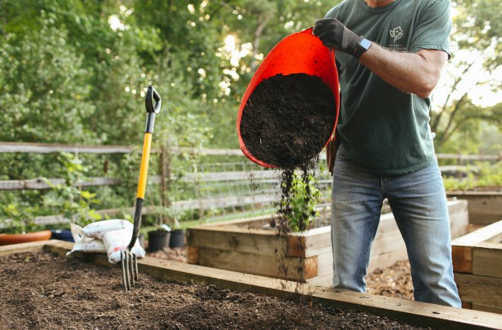 topdressing soil with compost